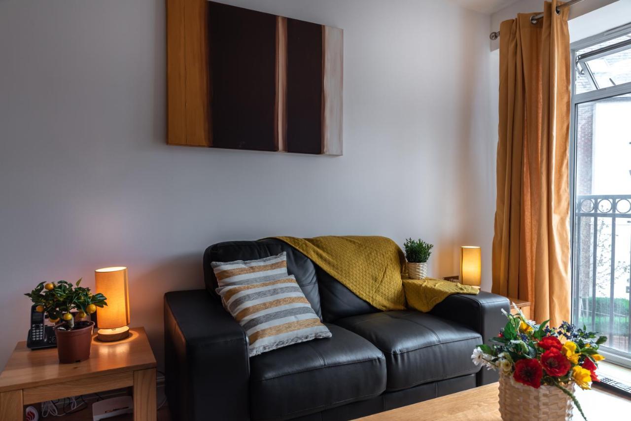 The Old Library - Modern Near The Train Station And Racecourse Appartement *