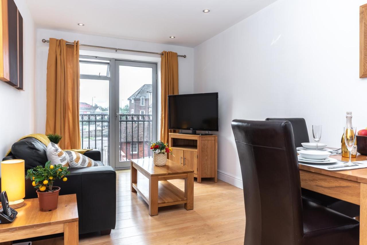The Old Library - Modern Near The Train Station And Racecourse Appartement *